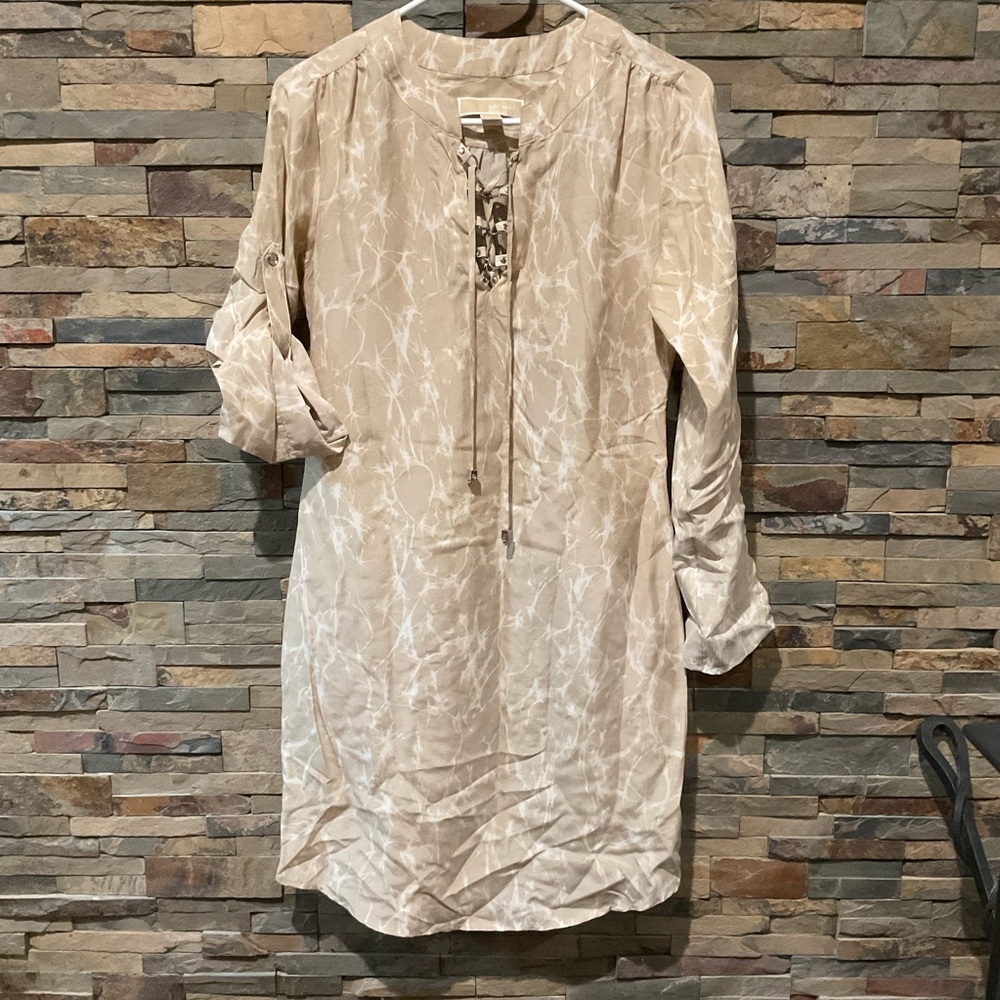 MICHAEL Michael Kors 100% Silk Beige And White Long or Mid Sleeve Dress